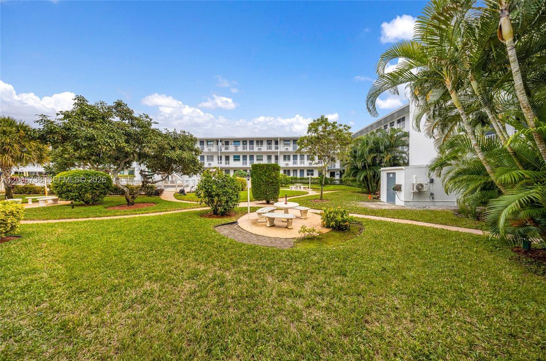 For Sale: $92,900 (1 beds, 1 baths, 620 Square Feet)