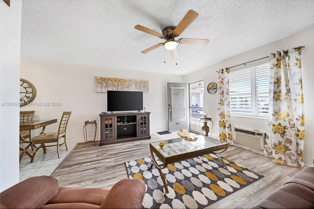For Sale: $92,900 (1 beds, 1 baths, 620 Square Feet)