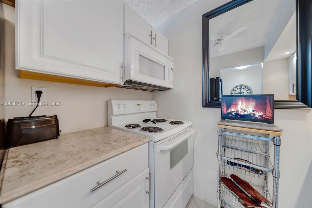 For Sale: $92,900 (1 beds, 1 baths, 620 Square Feet)