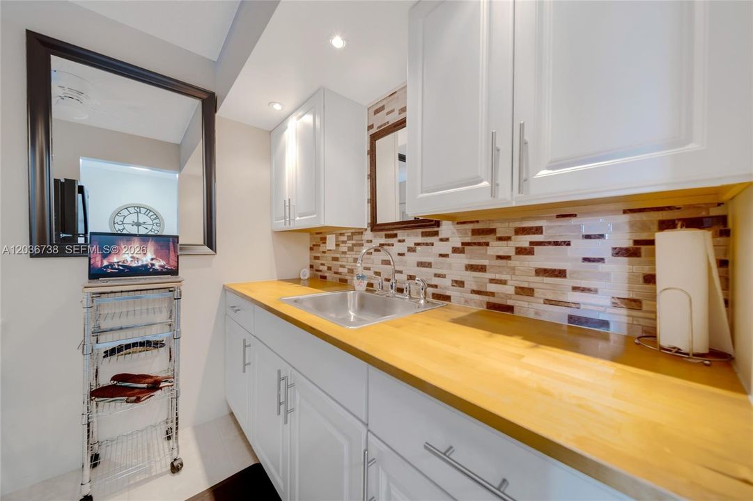 For Sale: $92,900 (1 beds, 1 baths, 620 Square Feet)