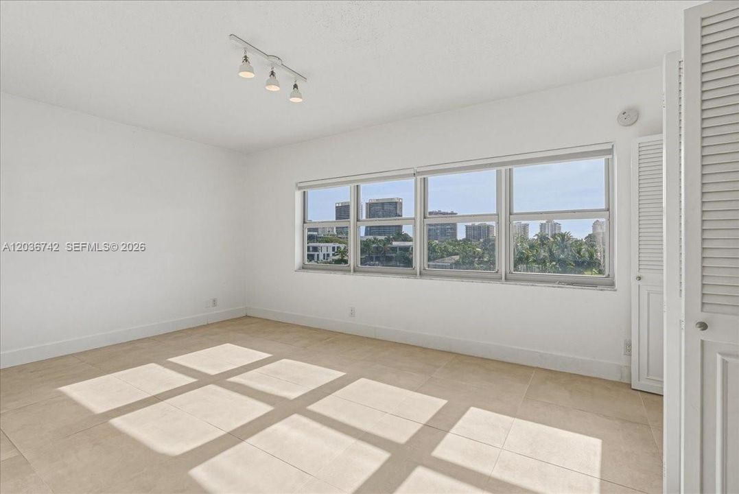For Sale: $480,000 (1 beds, 1 baths, 1080 Square Feet)