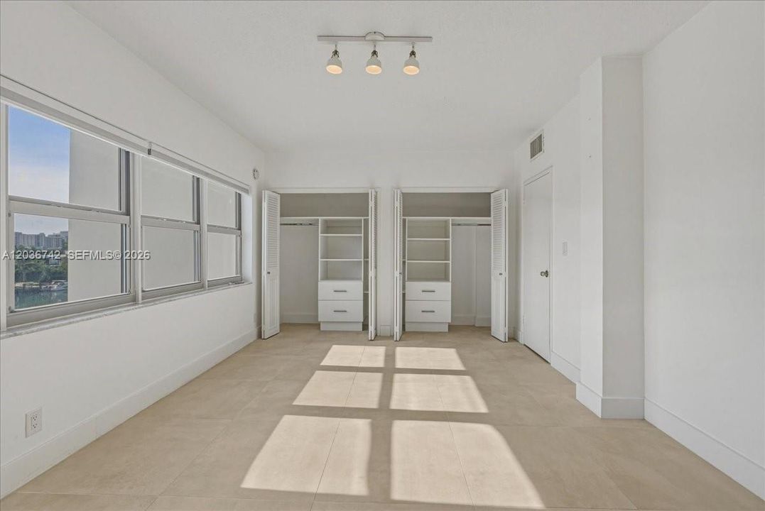 For Sale: $480,000 (1 beds, 1 baths, 1080 Square Feet)