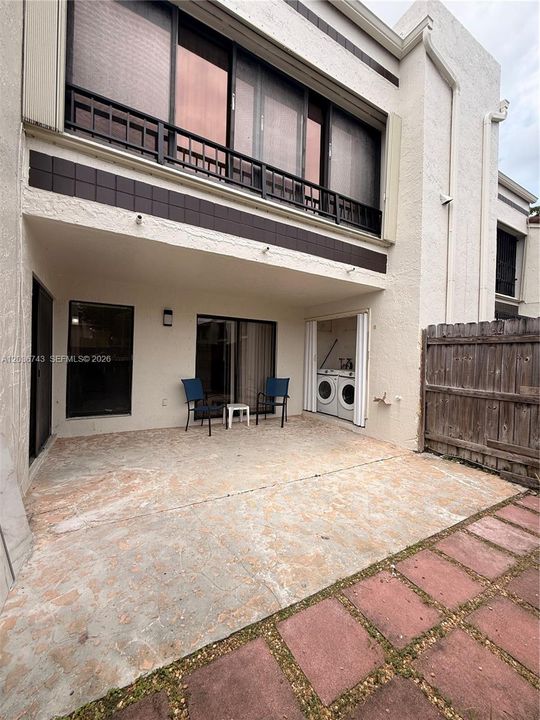 For Rent: $3,000 (3 beds, 2 baths, 1215 Square Feet)