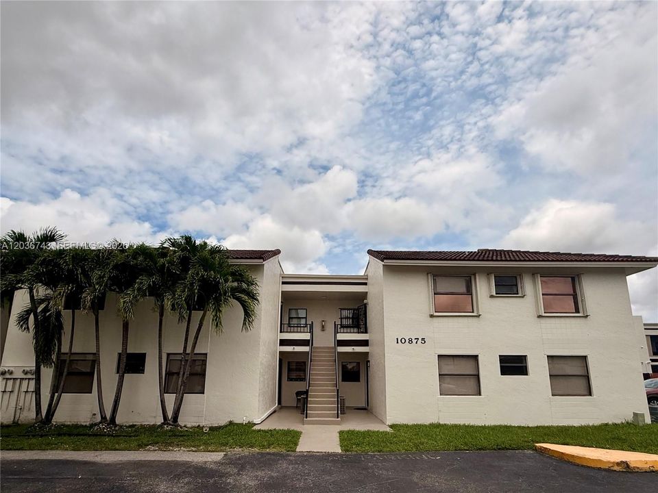 For Rent: $3,000 (3 beds, 2 baths, 1215 Square Feet)
