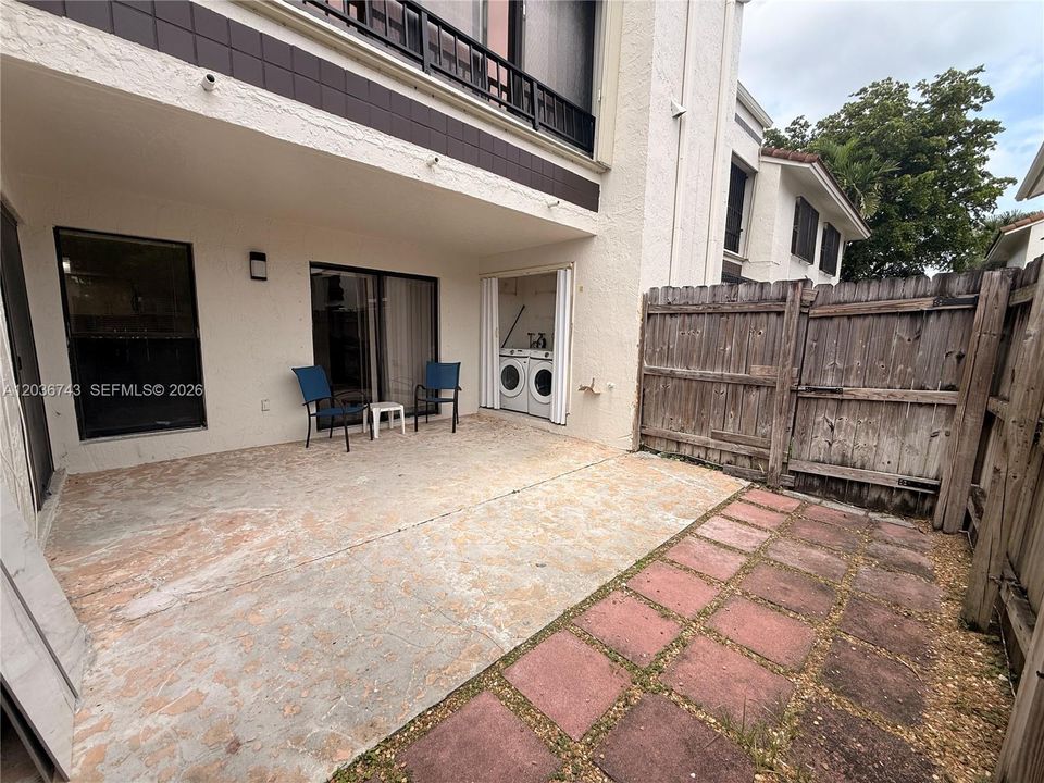 For Rent: $3,000 (3 beds, 2 baths, 1215 Square Feet)
