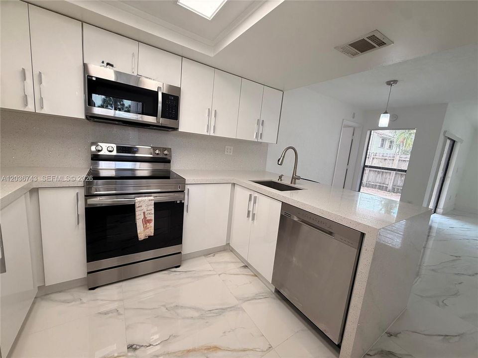 For Rent: $3,000 (3 beds, 2 baths, 1215 Square Feet)