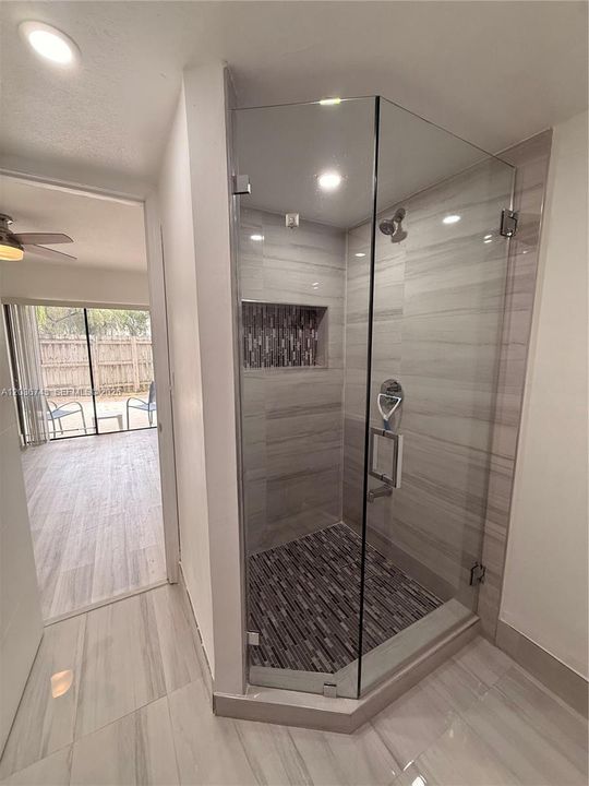 For Rent: $3,000 (3 beds, 2 baths, 1215 Square Feet)