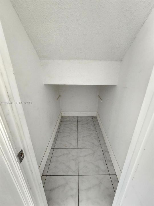 В аренду: $3,100 (4 спален, 2 ванн, 1709 Квадратных фут)