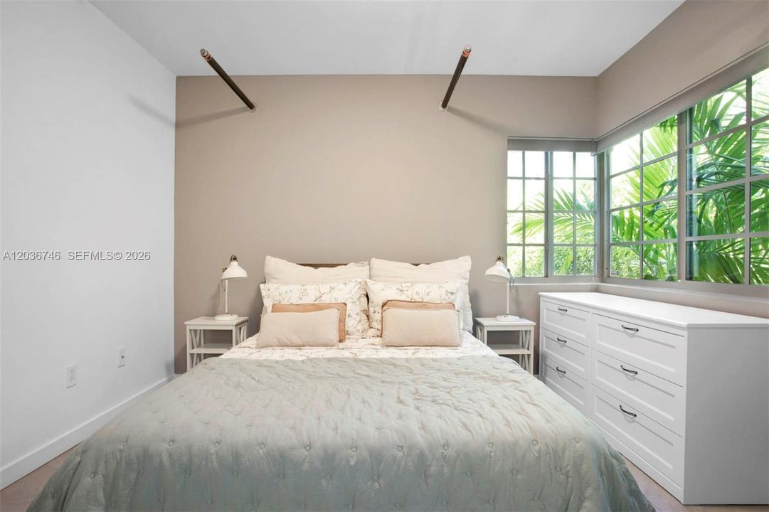 For Rent: $4,200 (2 beds, 2 baths, 886 Square Feet)