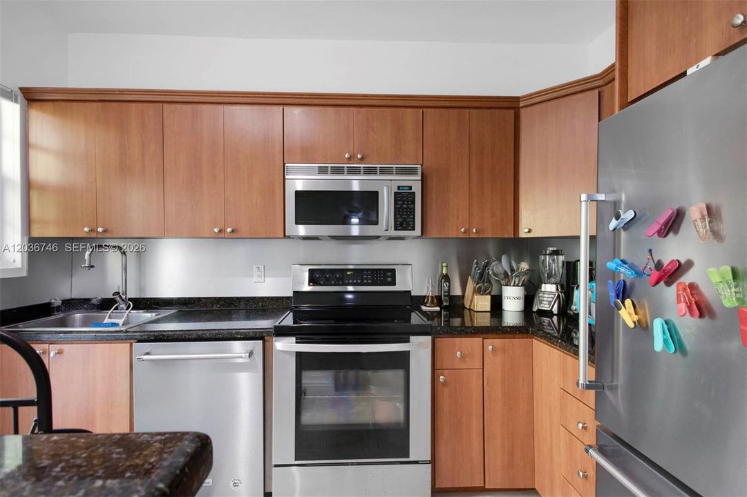 For Rent: $4,200 (2 beds, 2 baths, 886 Square Feet)