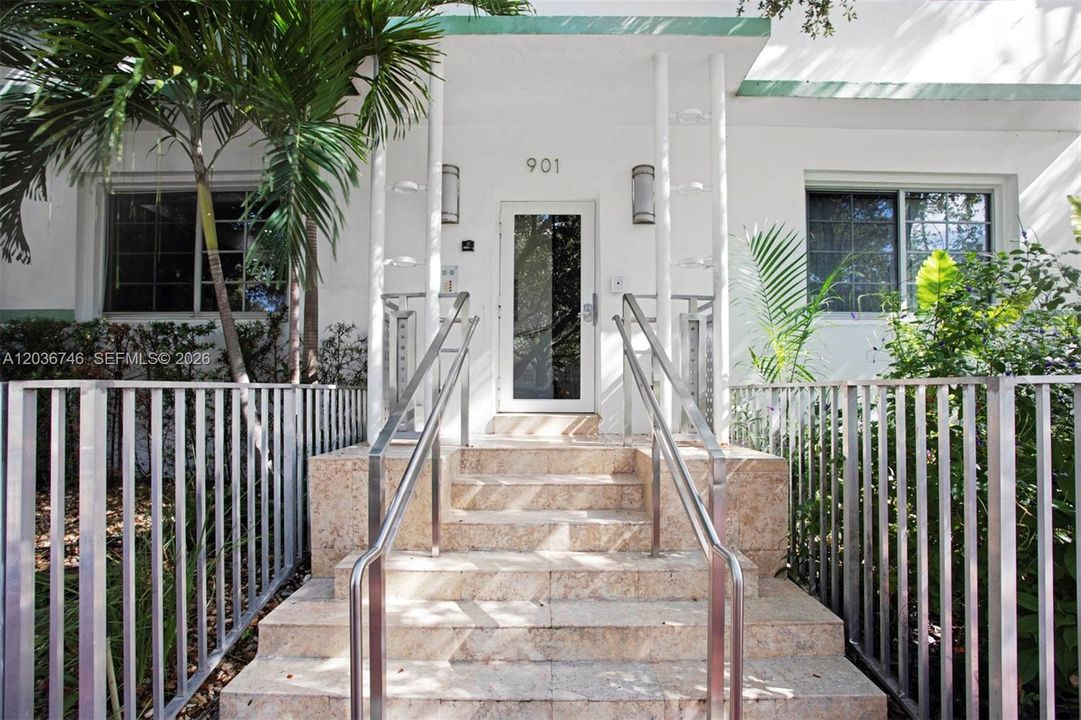 For Rent: $4,200 (2 beds, 2 baths, 886 Square Feet)
