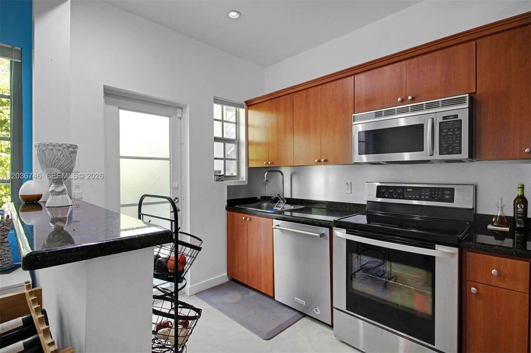 For Rent: $4,200 (2 beds, 2 baths, 886 Square Feet)