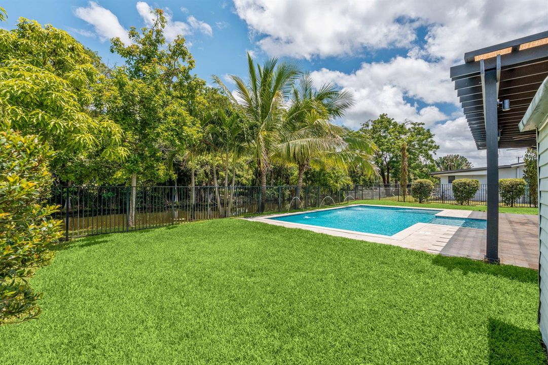 49-web-or-mls-A7407048
