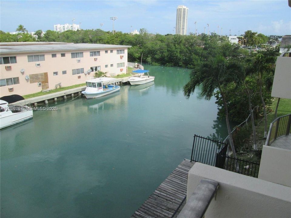 For Rent: $2,600 (2 beds, 2 baths, 1060 Square Feet)