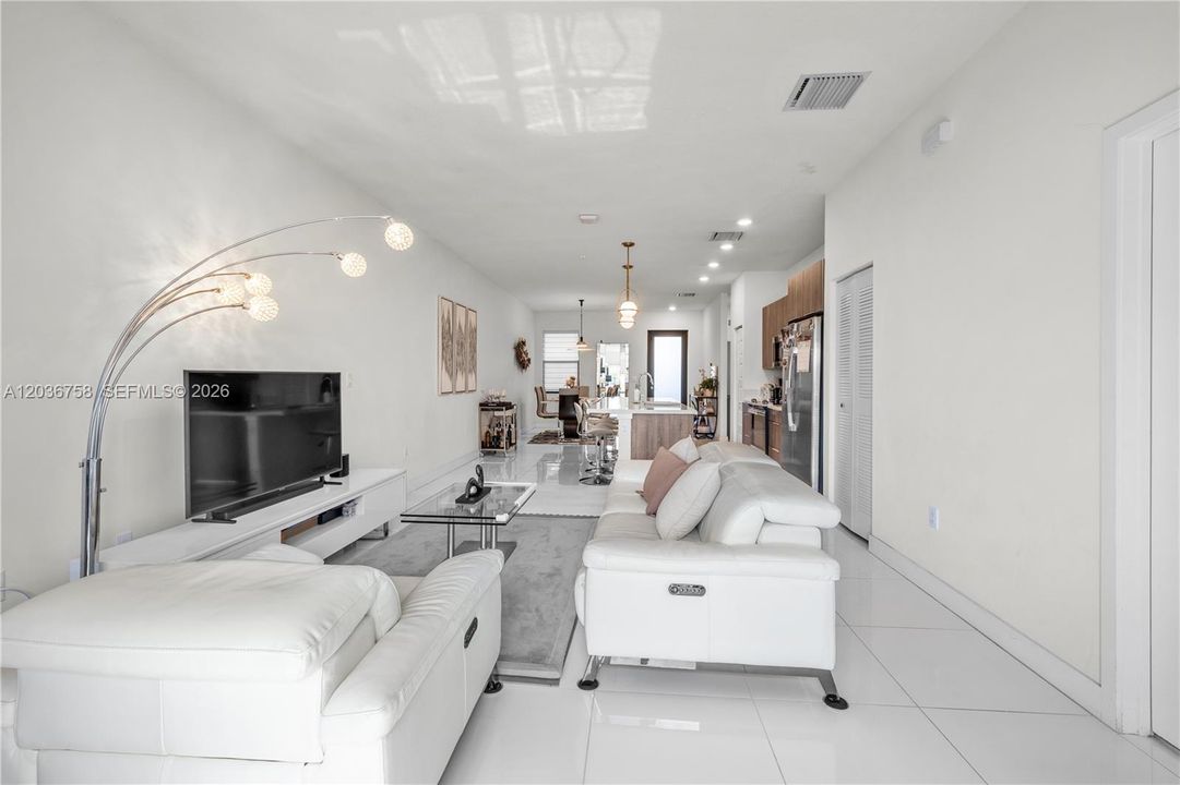 En Venta: $460,000 (3 camas, 2 baños, 1236 Pies cuadrados)