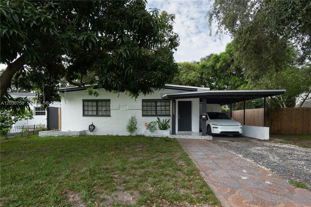 For Sale: $530,000 (2 beds, 2 baths, 1132 Square Feet)
