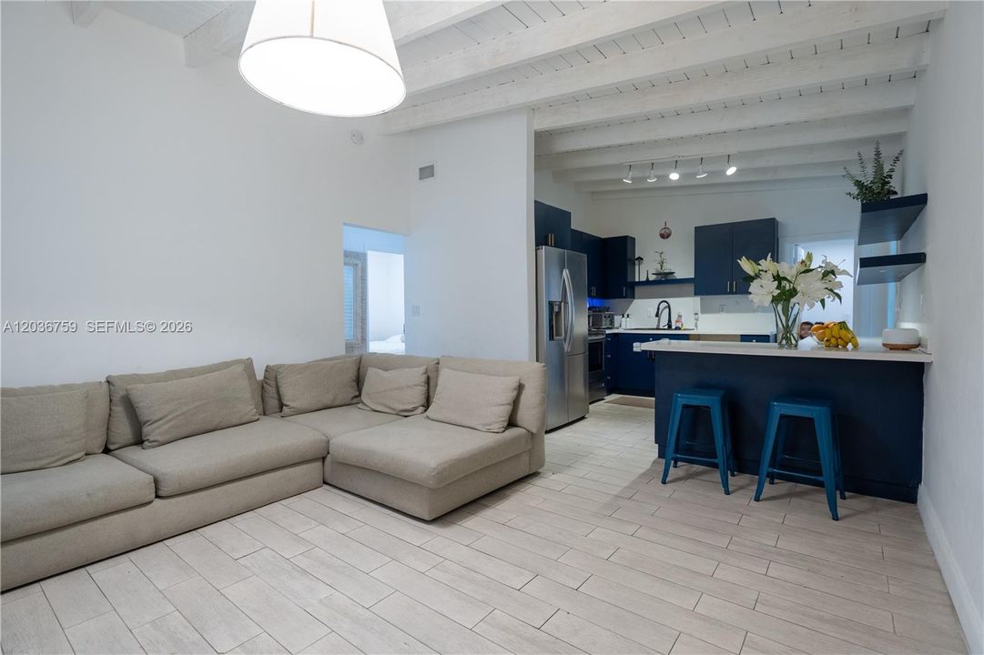 For Sale: $530,000 (2 beds, 2 baths, 1132 Square Feet)