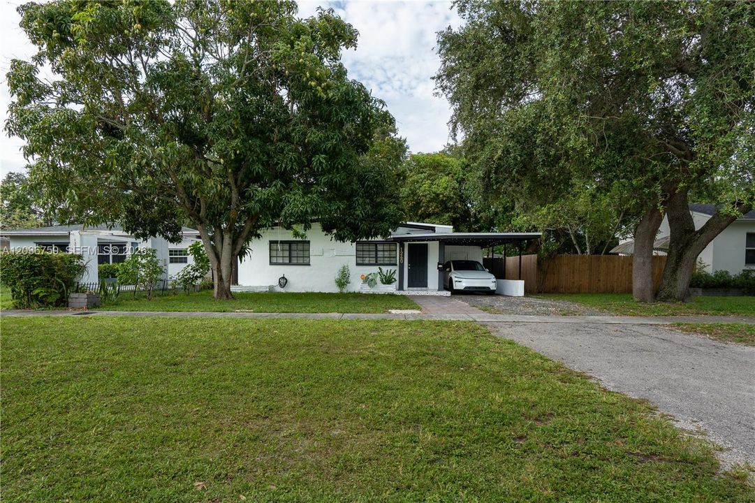 For Sale: $530,000 (2 beds, 2 baths, 1132 Square Feet)