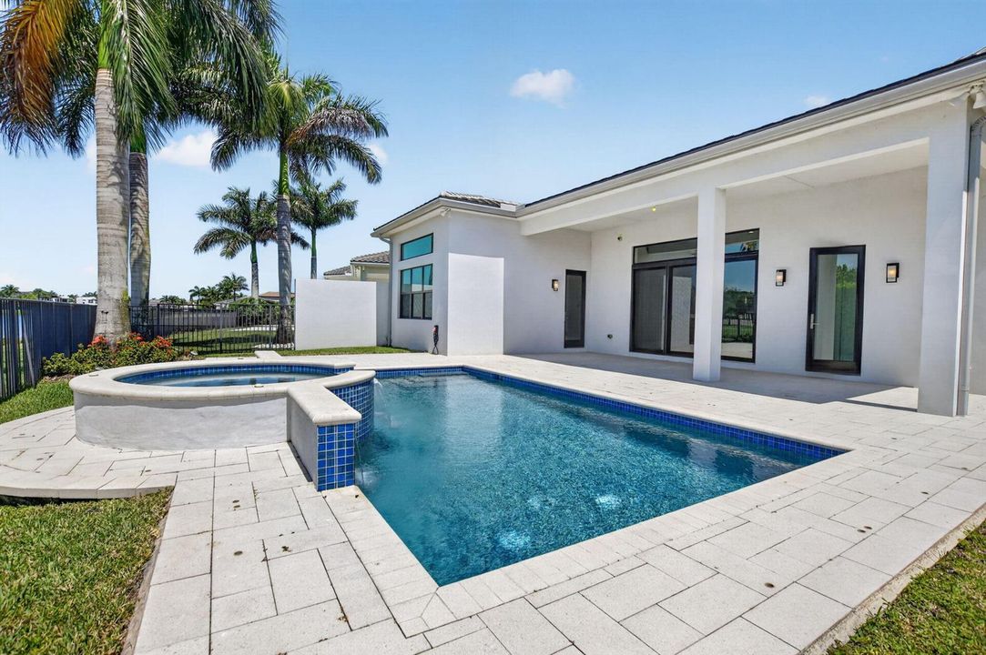 Pool & Spa (1)