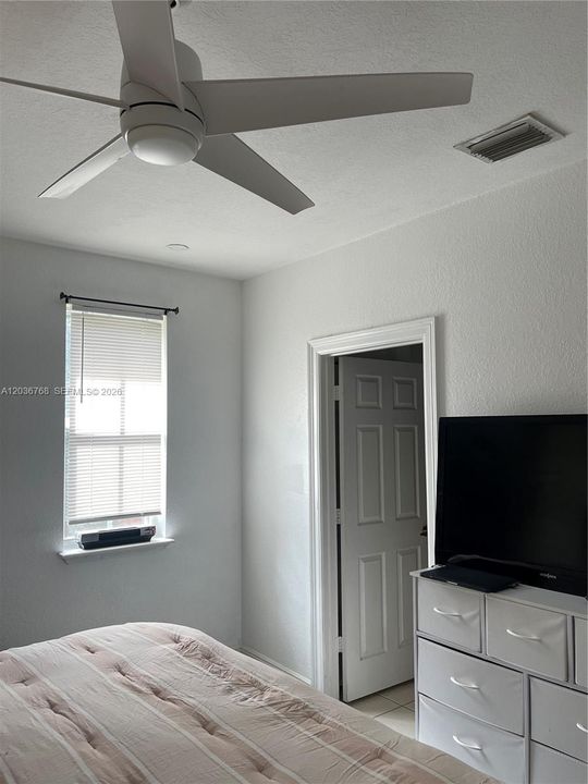 For Sale: $365,000 (2 beds, 2 baths, 1296 Square Feet)