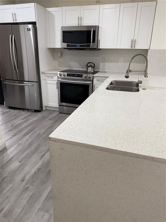 For Sale: $365,000 (2 beds, 2 baths, 1296 Square Feet)