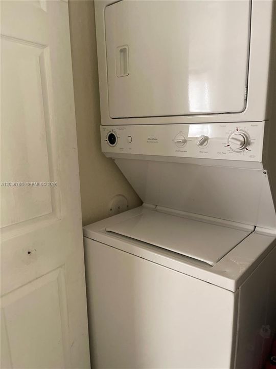 For Sale: $365,000 (2 beds, 2 baths, 1296 Square Feet)