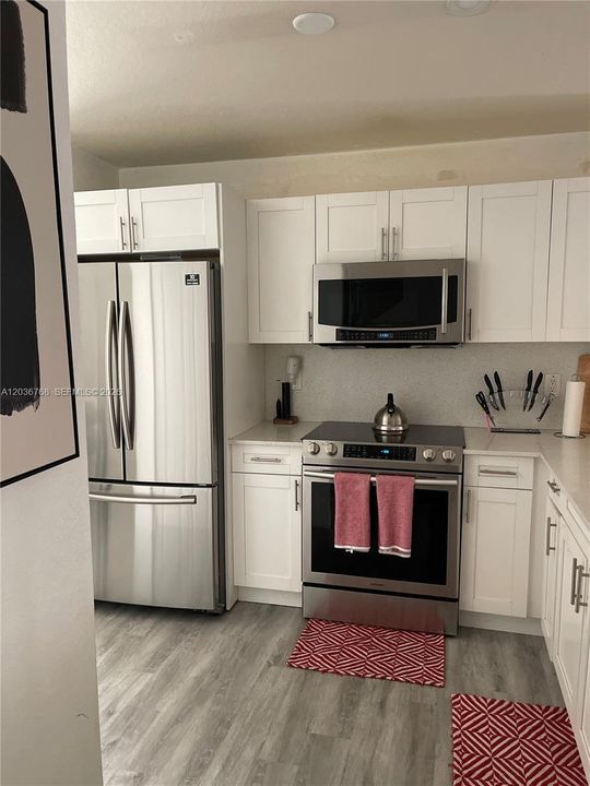 For Sale: $365,000 (2 beds, 2 baths, 1296 Square Feet)