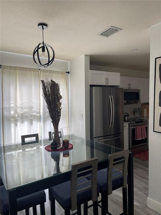 For Sale: $365,000 (2 beds, 2 baths, 1296 Square Feet)