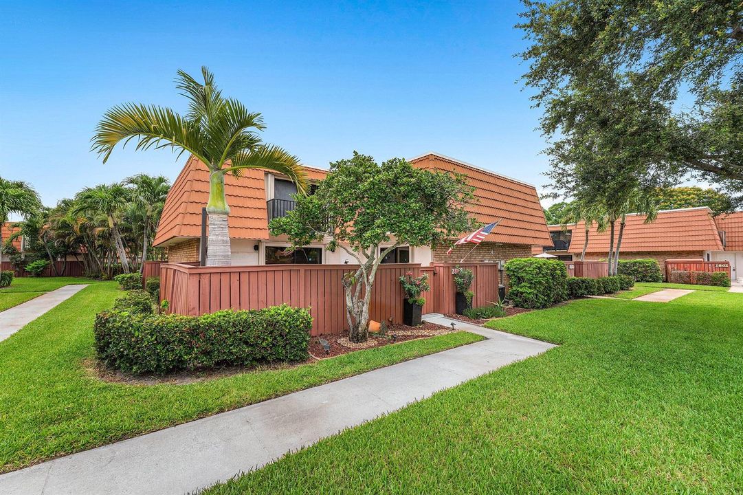 003-2818WaterfordDriveNorth-DeerfieldBea