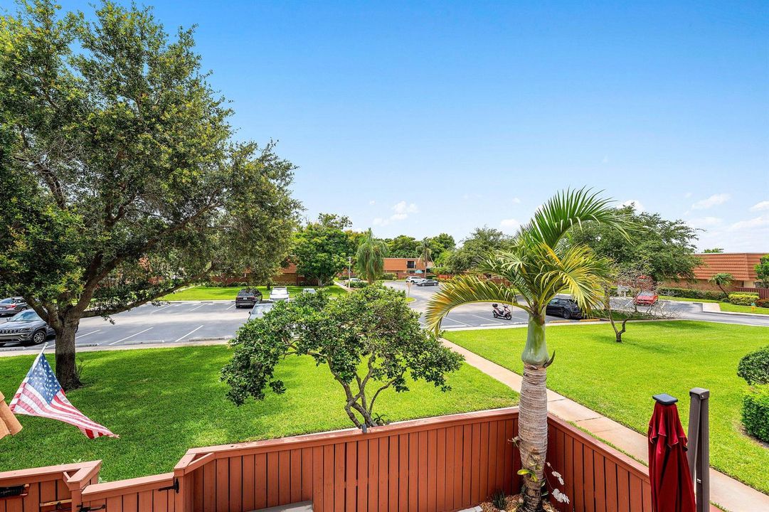 032-2818WaterfordDriveNorth-DeerfieldBea
