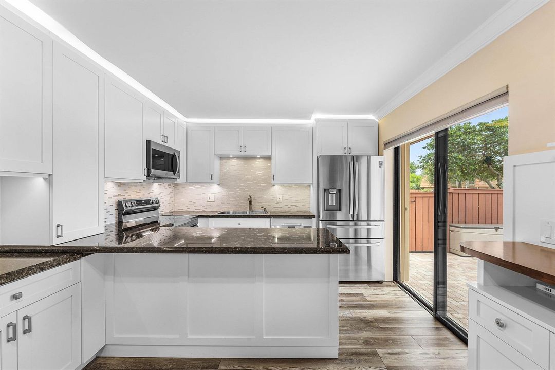 012-2818WaterfordDriveNorth-DeerfieldBea