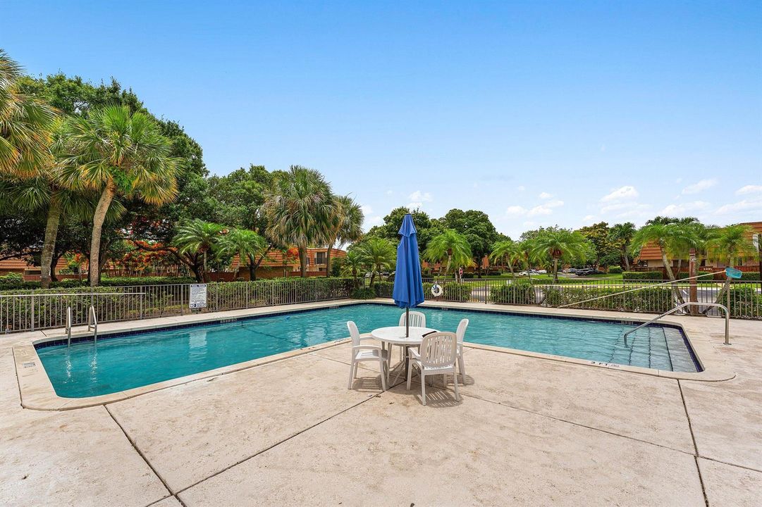 033-2818WaterfordDriveNorth-DeerfieldBea