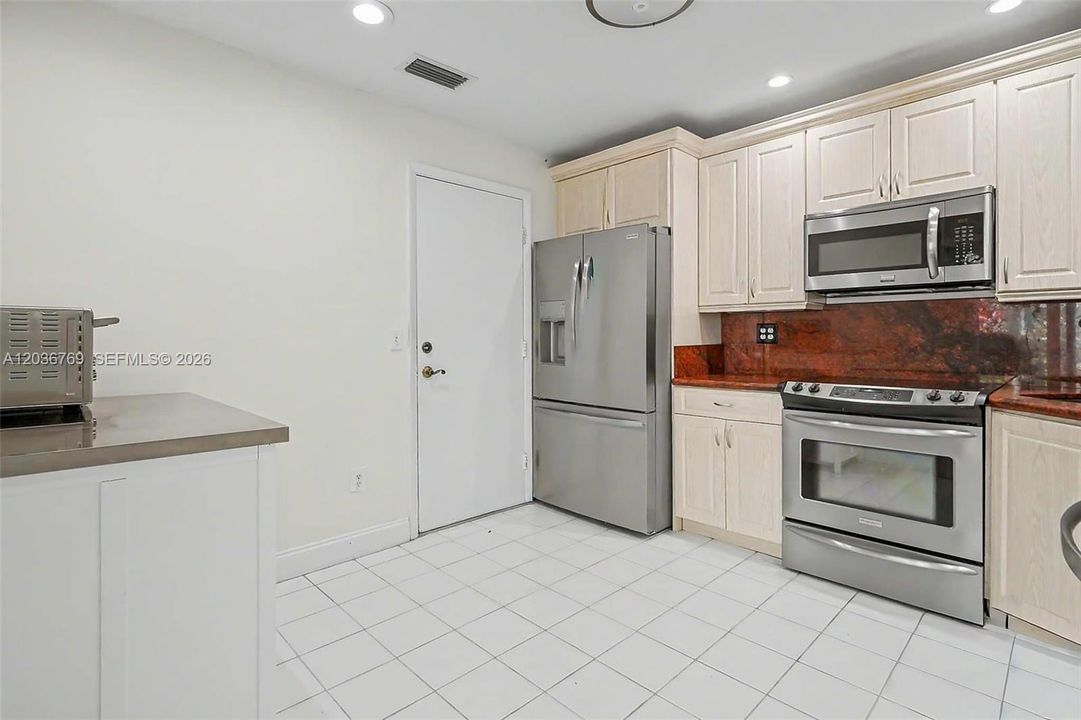 For Rent: $3,300 (3 beds, 2 baths, 1666 Square Feet)