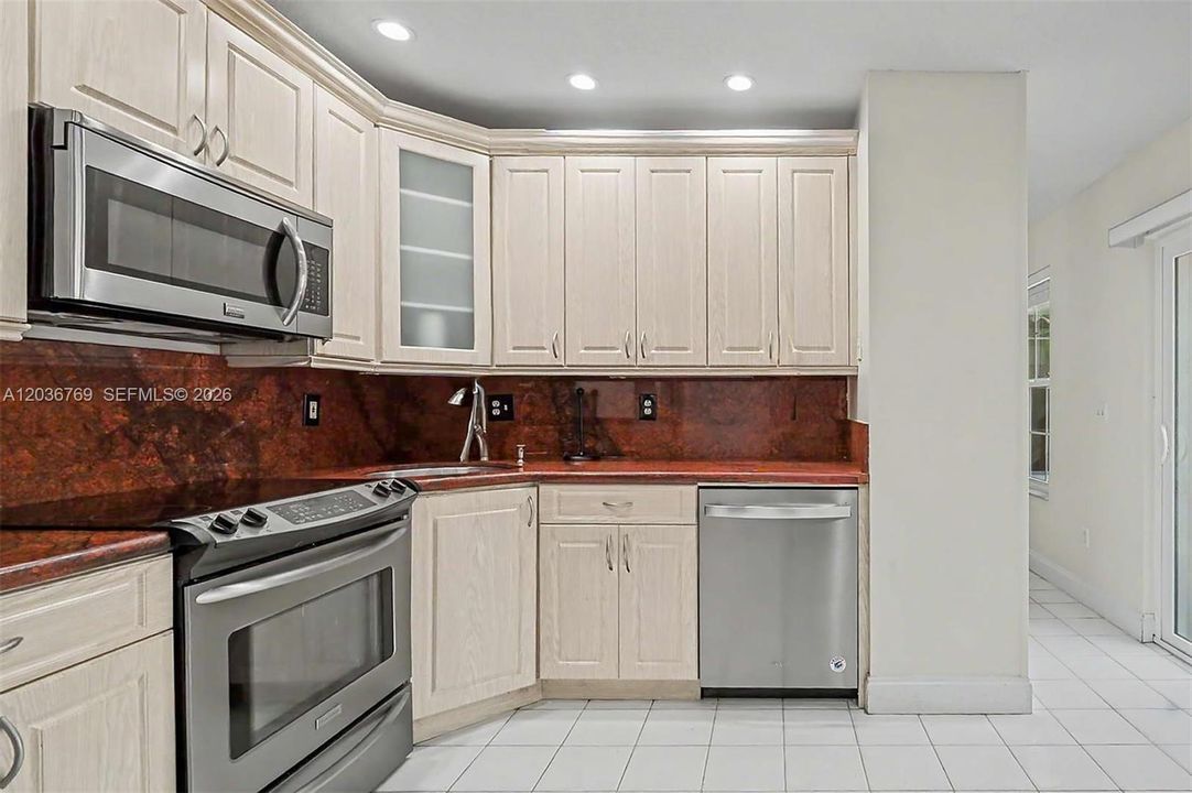 For Rent: $3,300 (3 beds, 2 baths, 1666 Square Feet)