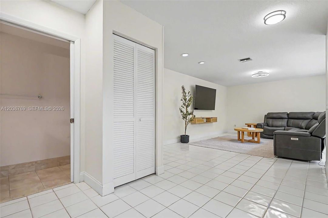For Rent: $3,300 (3 beds, 2 baths, 1666 Square Feet)