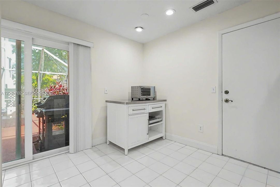For Rent: $3,300 (3 beds, 2 baths, 1666 Square Feet)