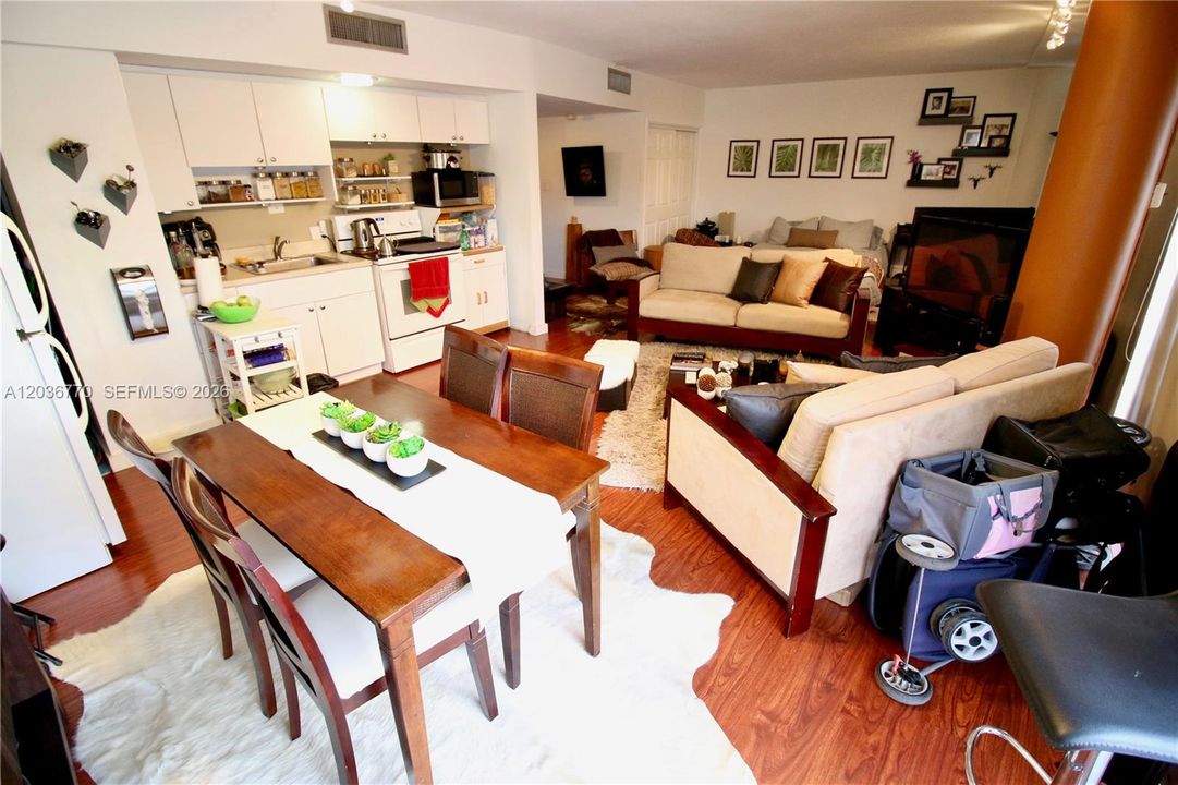 В аренду: $2,199 (0 спален, 1 ванн, 678 Квадратных фут)
