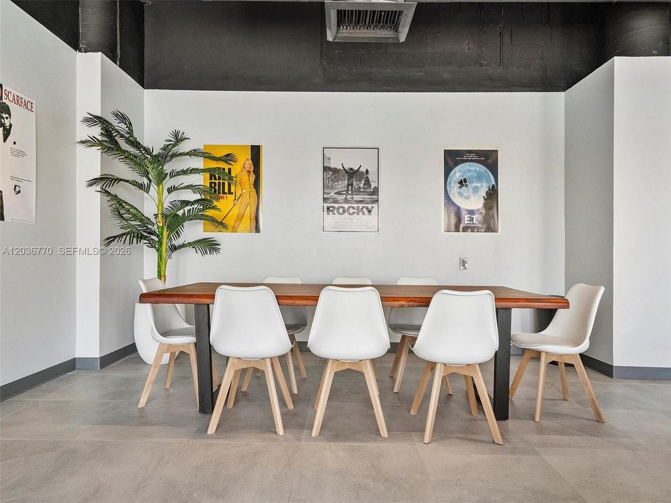 В аренду: $2,199 (0 спален, 1 ванн, 678 Квадратных фут)