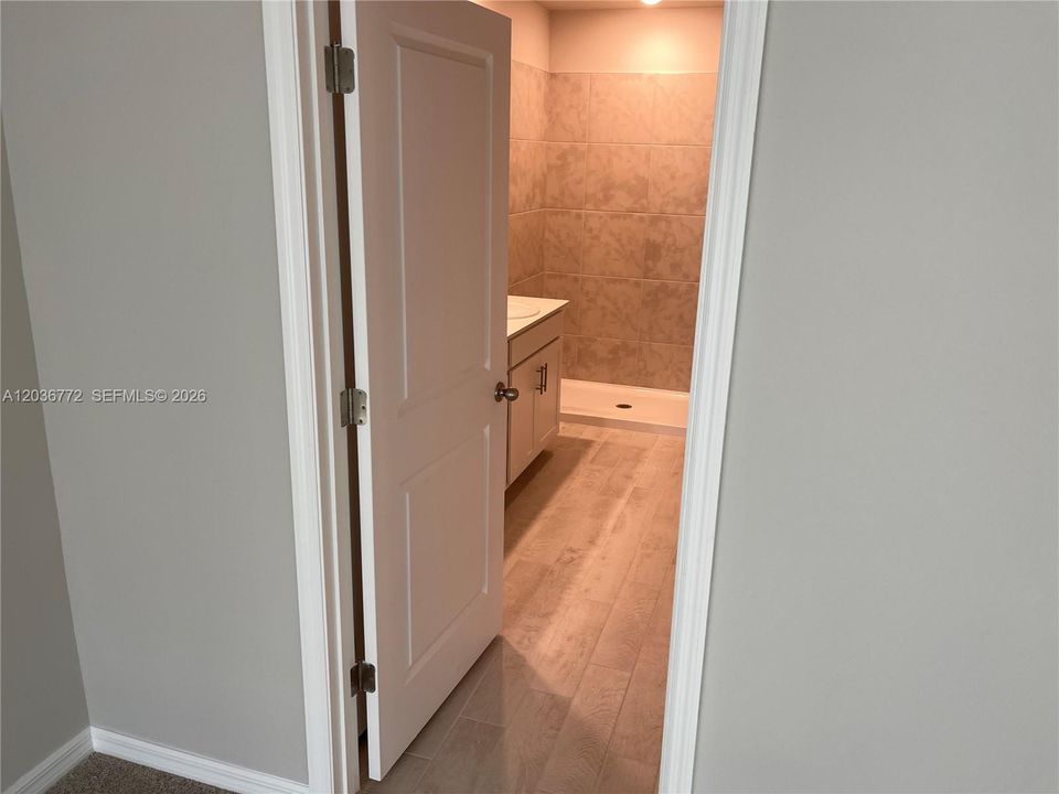 В аренду: $2,250 (4 спален, 3 ванн, 2020 Квадратных фут)