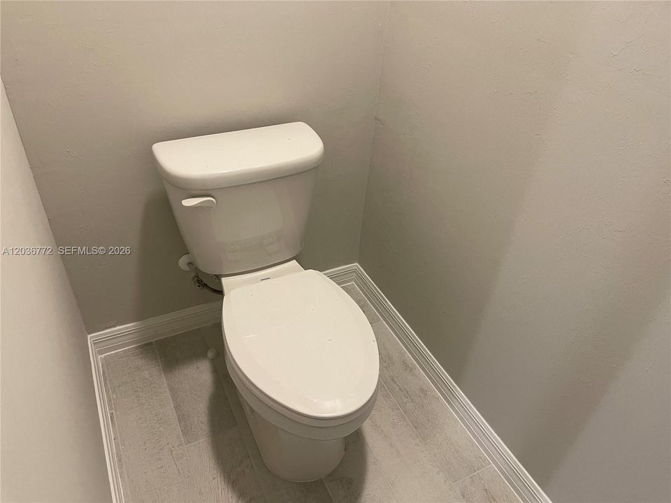 В аренду: $2,250 (4 спален, 3 ванн, 2020 Квадратных фут)