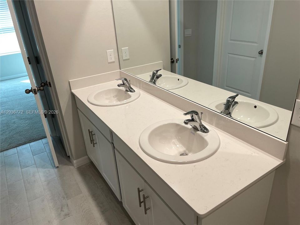 В аренду: $2,250 (4 спален, 3 ванн, 2020 Квадратных фут)