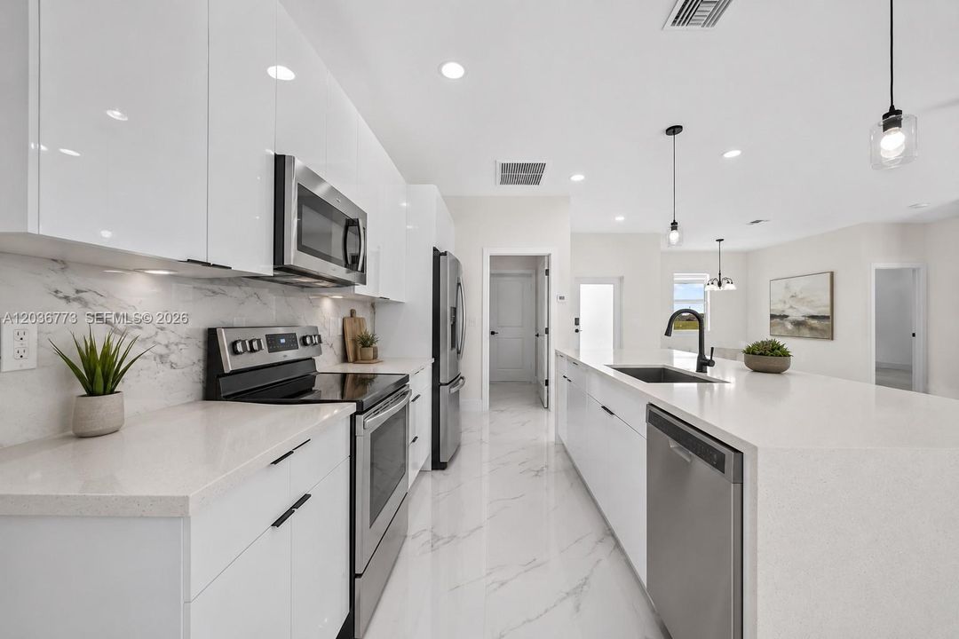 For Sale: $414,900 (3 beds, 2 baths, 1358 Square Feet)