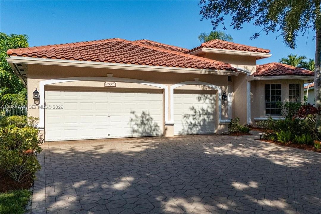 For Sale: $825,000 (4 beds, 3 baths, 2525 Square Feet)