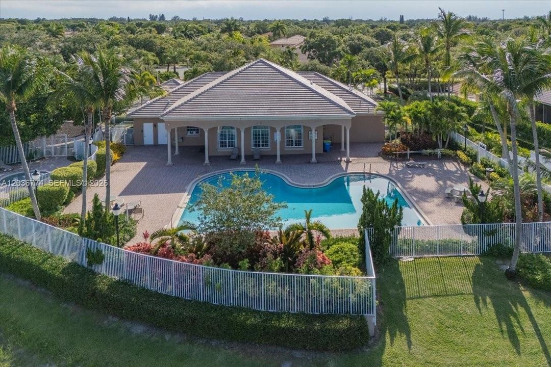 For Sale: $825,000 (4 beds, 3 baths, 2525 Square Feet)