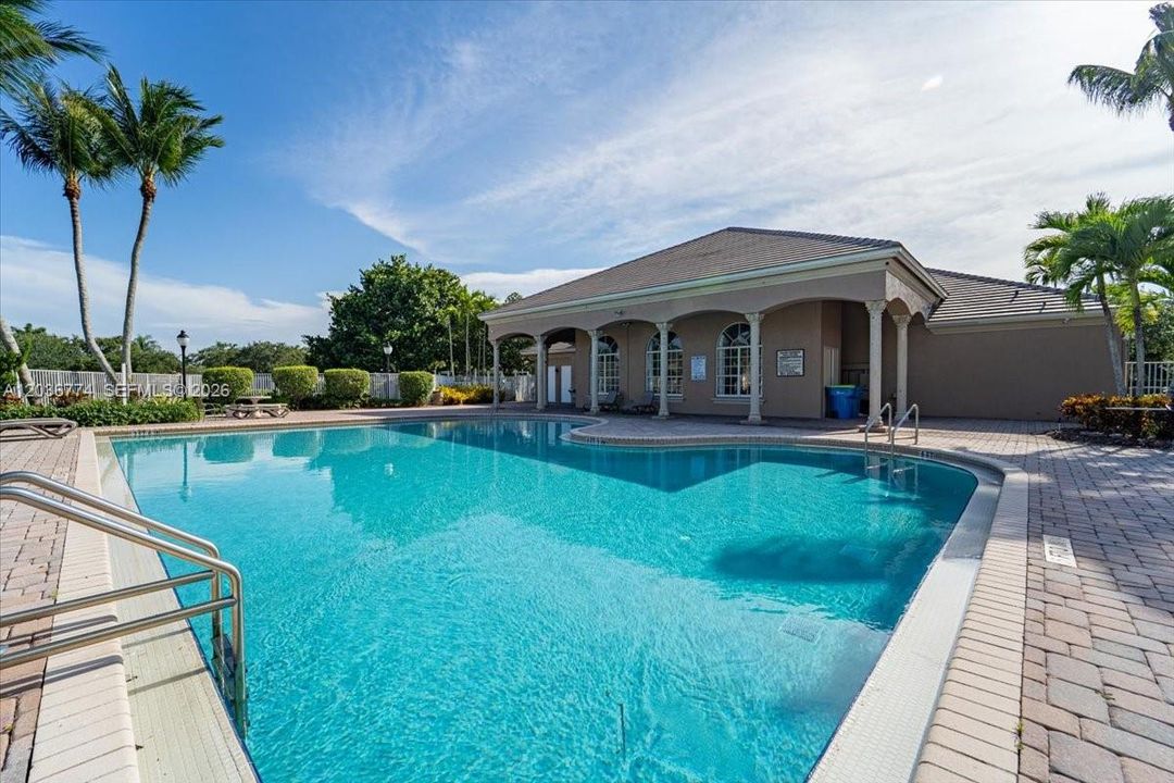 For Sale: $825,000 (4 beds, 3 baths, 2525 Square Feet)