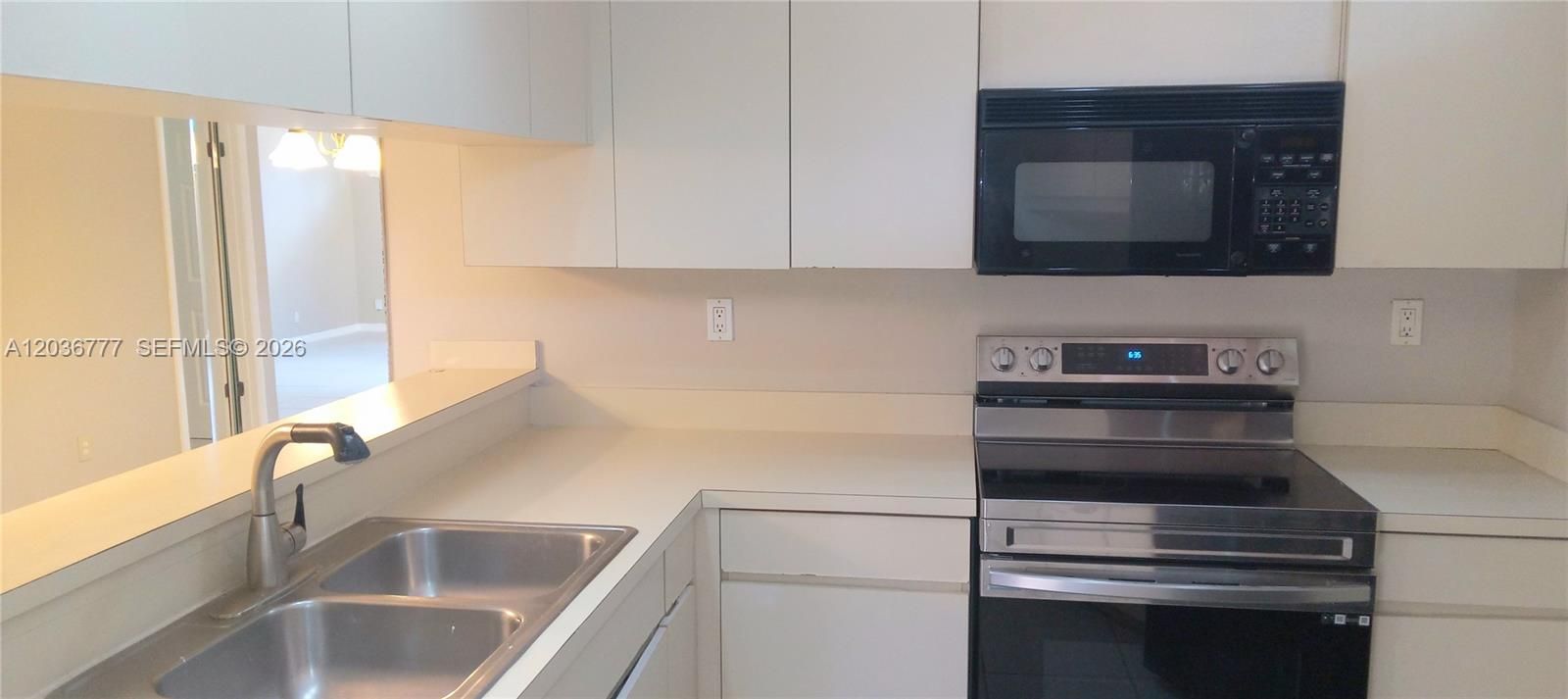 В аренду: $2,200 (2 спален, 2 ванн, 1218 Квадратных фут)