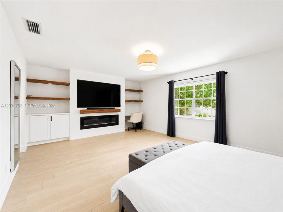 En Venta: $749,000 (4 camas, 2 baños, 2552 Pies cuadrados)