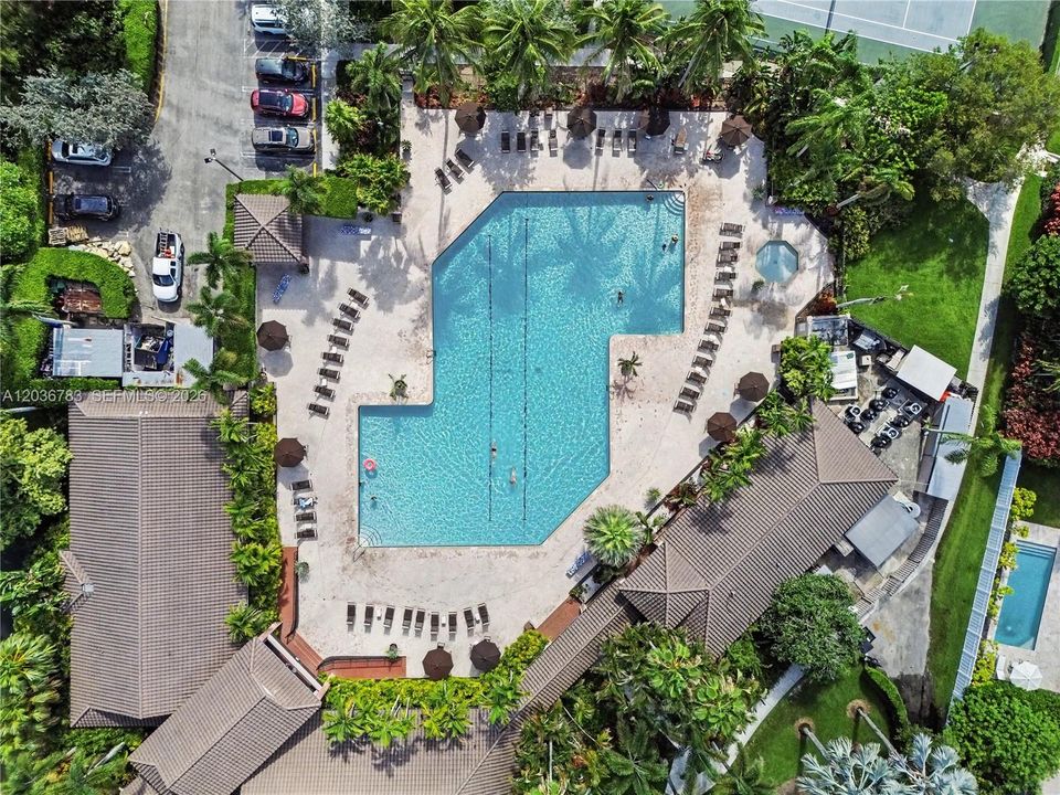 En Venta: $749,000 (4 camas, 2 baños, 2552 Pies cuadrados)