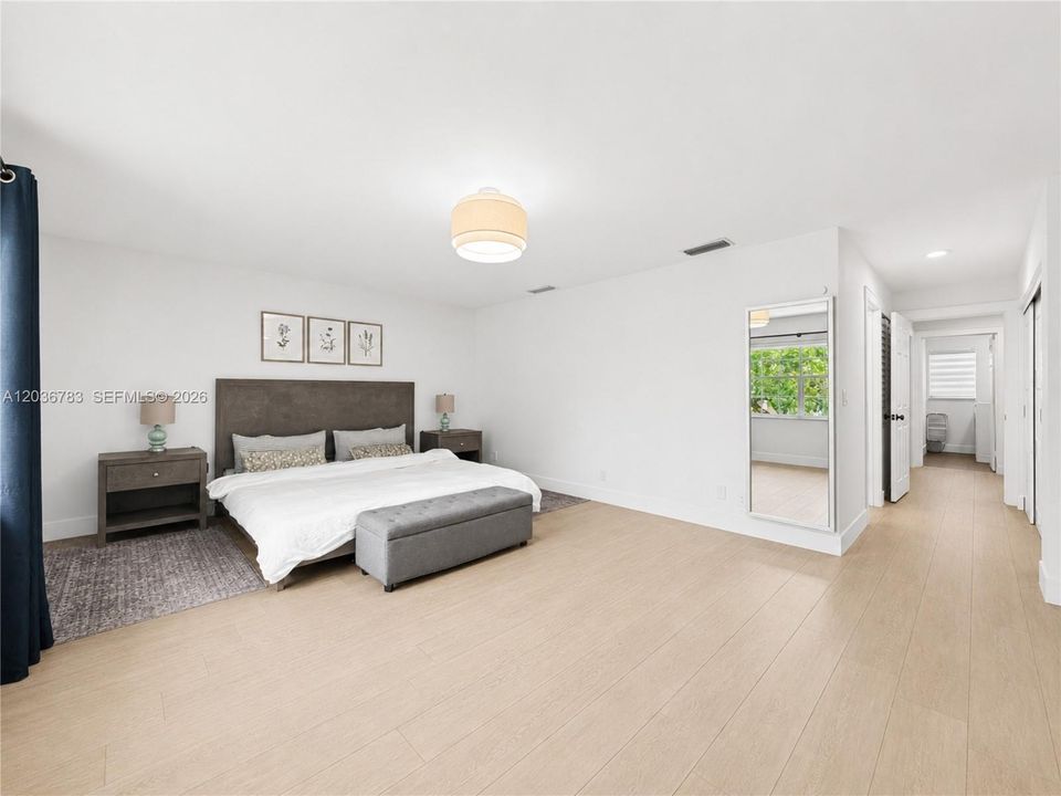 En Venta: $749,000 (4 camas, 2 baños, 2552 Pies cuadrados)