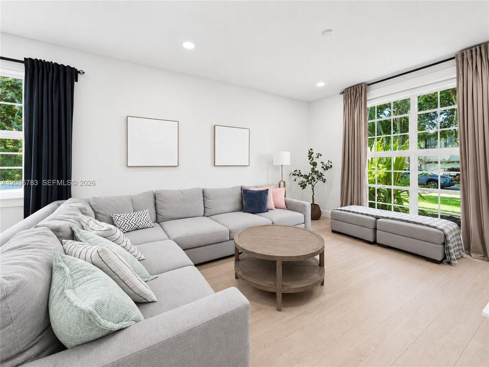 En Venta: $749,000 (4 camas, 2 baños, 2552 Pies cuadrados)